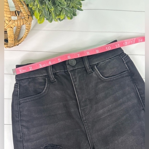 American Eagle Curvy Hi-Rise Next Level Stretch Distressed Black Jegging - Picture 7 of 16